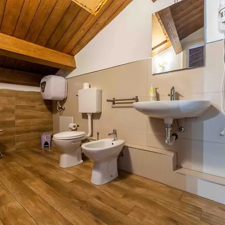 Center בית הארחה