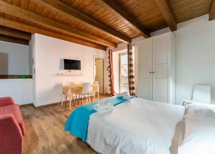 Center בית הארחה